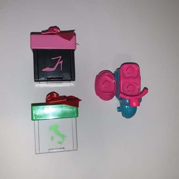 Gift'ems Scooter Play set with Exclusive Italy Gift'ems Couple - Picture 2 of 6